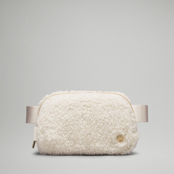 lululemon athletica Handbags - Lululemon Everywhere Fleece Belt Bag with Gold Hardware